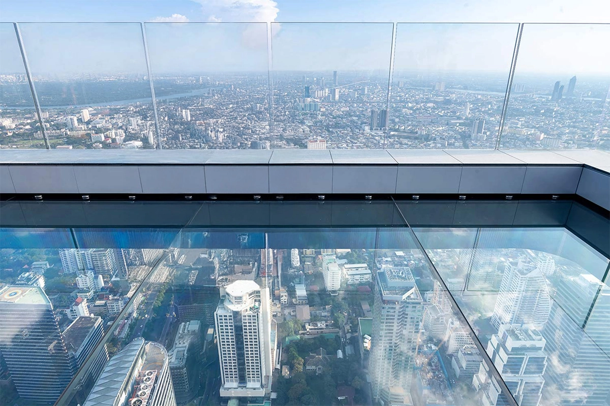 มหานคร สกายวอล์ค (King Power Mahanakhon): จุดชมวิวบนตึกที่สูงที่สุดแห่งหนึ่งของไทย ถ่ายรูปตื่นเต้นกับพื้นกระจกลอยฟ้า